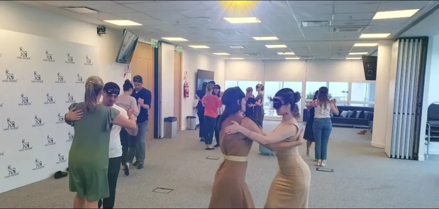 Clase grupal de tango