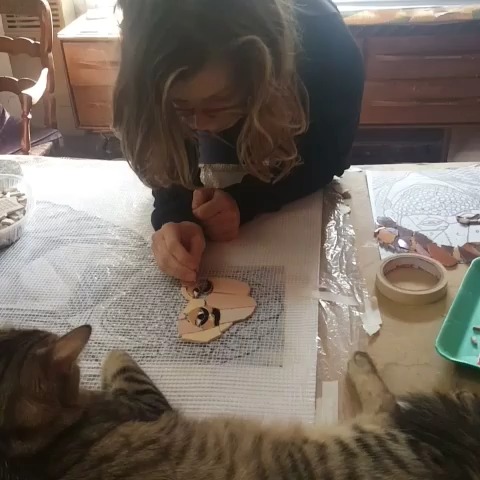 Regina en su taller